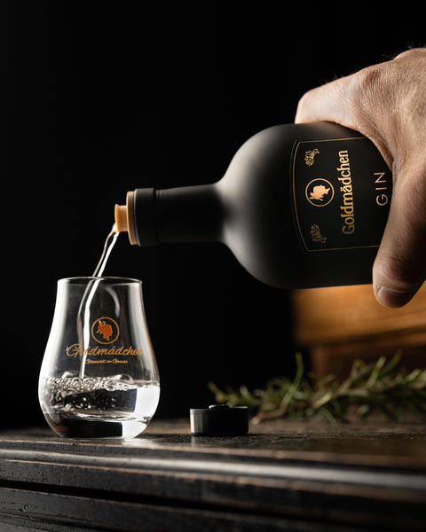 Goldmädchen Gin | Premium Gin mit Zitrusaromen aus Blutorange, Zitrone & Limette | 65 Botanicals | Handwerklich destilliert | 42% Vol.