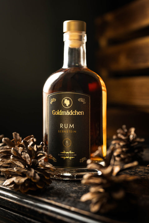 Goldmädchen Rum Bernstein | Premium Rum aus Bio-Zuckerrohrmelasse | Gereift in 6 Fässern | Weich mit Aromen von Vanille & Karamell | 42% Vol.